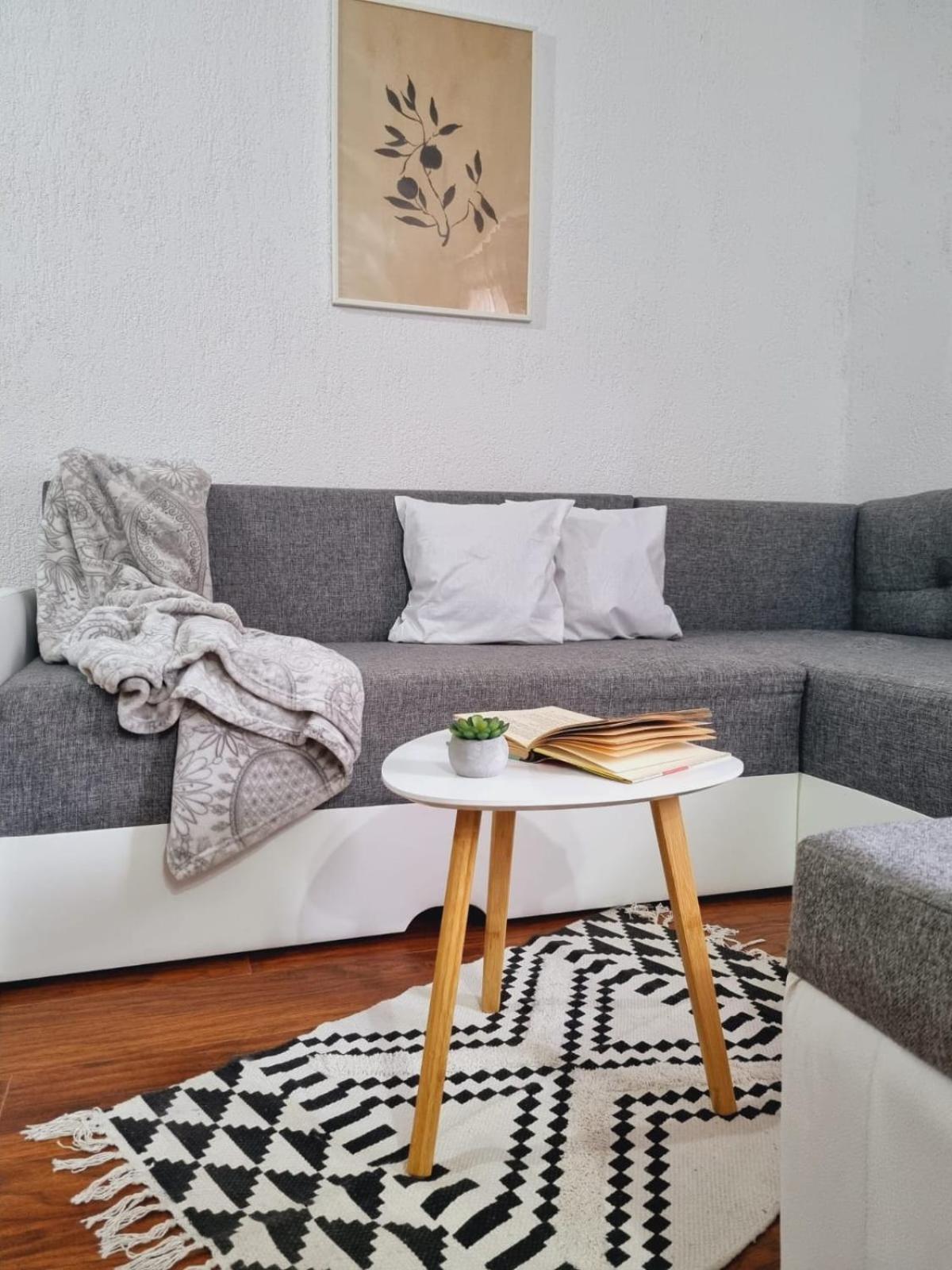Apartmani 'Cvit' Karlobag Exterior photo
